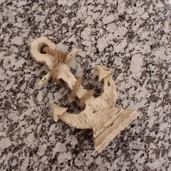 Distressed Cream White Anchor Table Decor - Picture 5 of 6